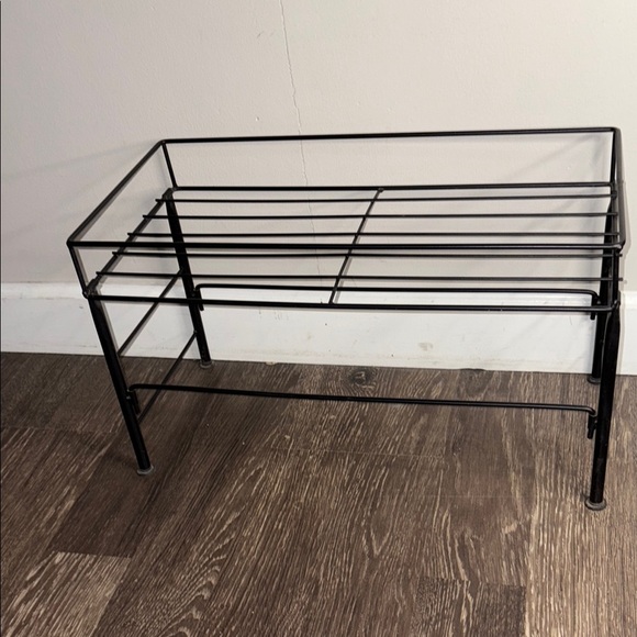 Elevated black metal dog bowl rack - Picture 1 of 5
